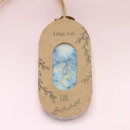 Suspension de placard et dressing parfumée au linge frais
