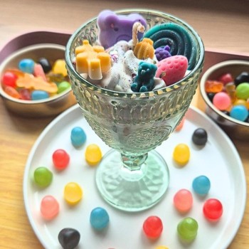 Bougie gourmandises d'enfants - parfum bonbons sucrés 1