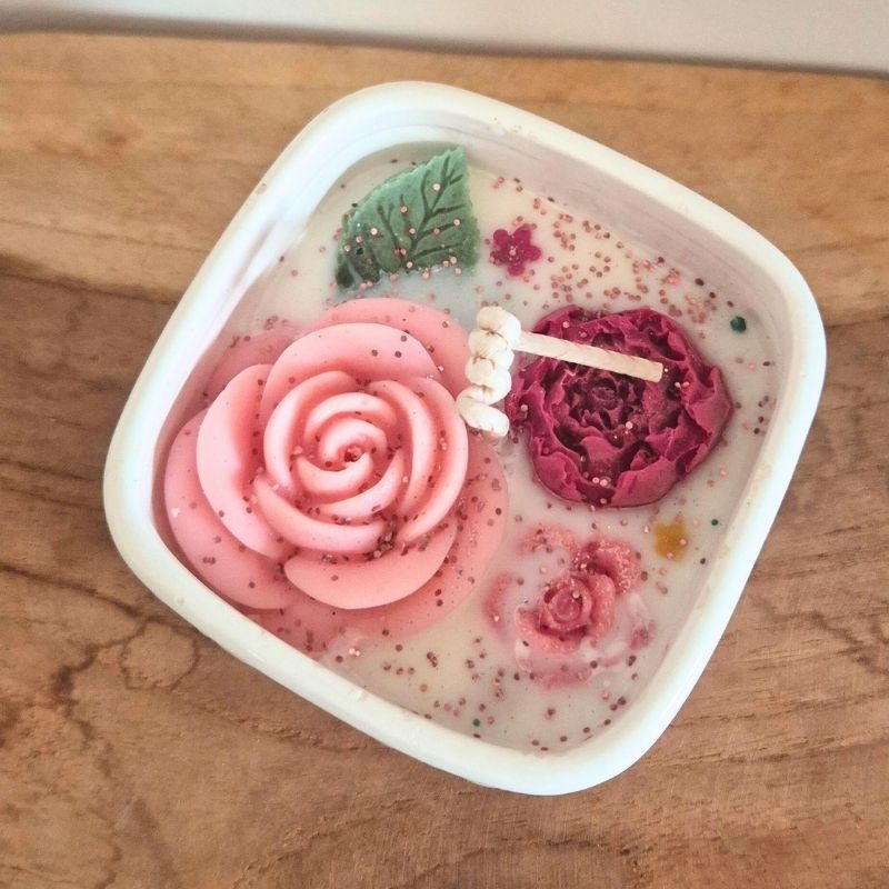 Bougie de roses en pot - Parfum rose sucrée